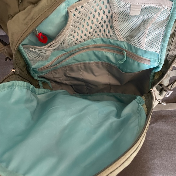 Osprey backback - Picture 4 of 4